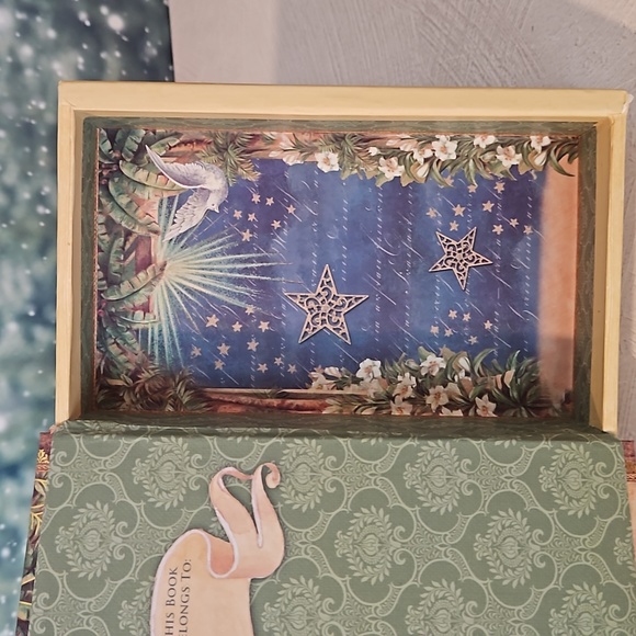 Punch Studio Christmas themed manger scene keepsakes faux book box gilded - Picture 3 of 10